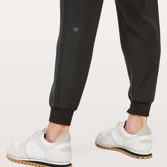 Lululemon On The Fly Jogger Black - Picture 2 of 9